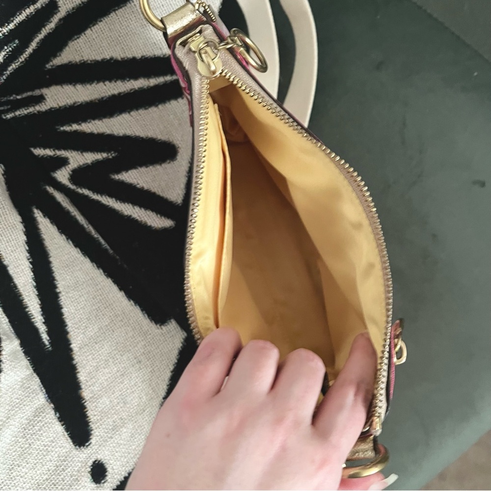 ✧・゚coach poppy hot pink 2000s canvas strap sling bag - Picture 9 of 11